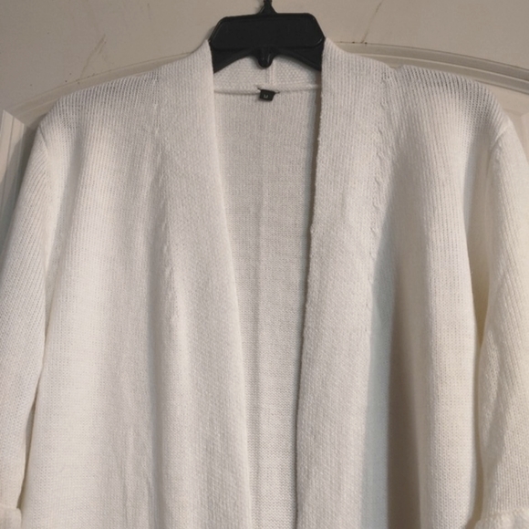 NWOT Sweater Winter White Size M - Picture 4 of 13